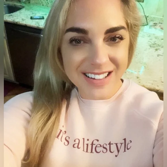 💛🌞💛Rich Aunt Vibes ✨ 🥂 - Picture 2 of 8